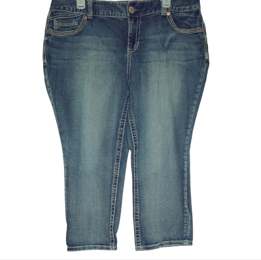 Women's Maurices blue jean capri pants 16 38" waist